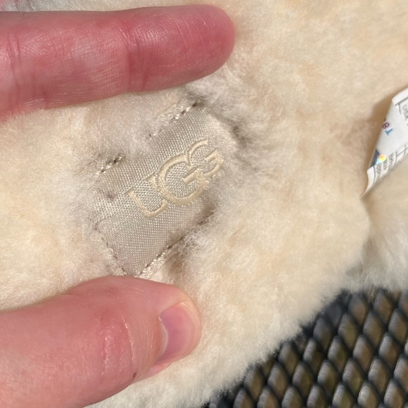 UGG Fur Fluff Flip Flop Slippers - Picture 7 of 9